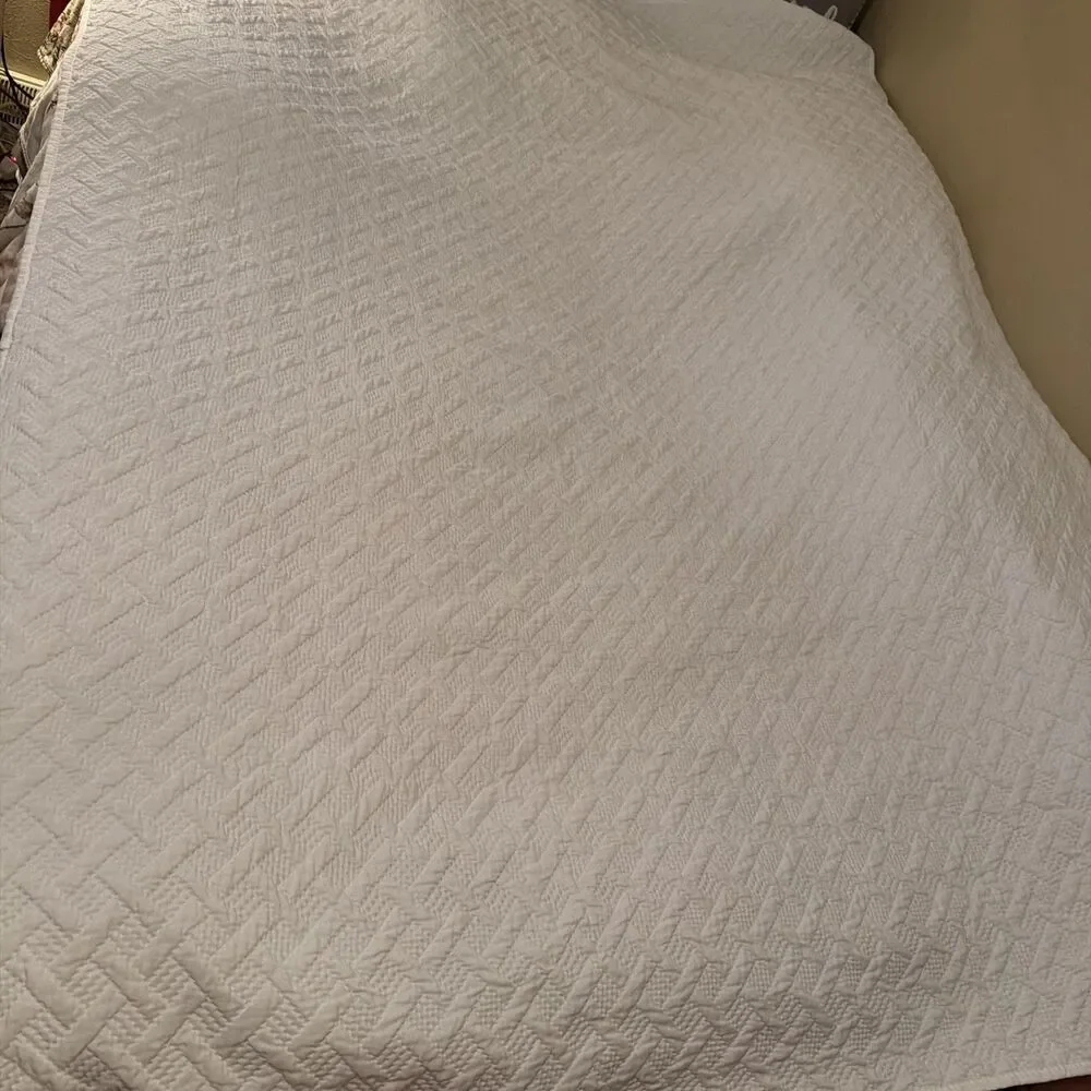Two Twin Size Nina Embossed Quilt Set White-VCNY Home. Beautiful Preowned Cond.